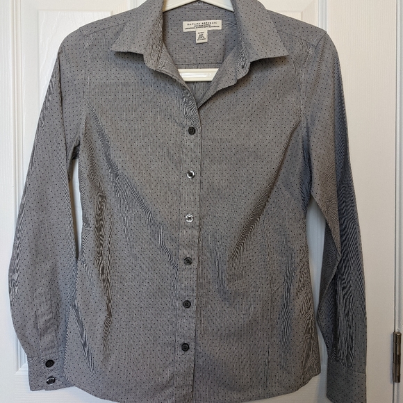 COPY - 3/$15 Banana Republic Non Iron Fitted Dress shirt - Picture 2 of 4